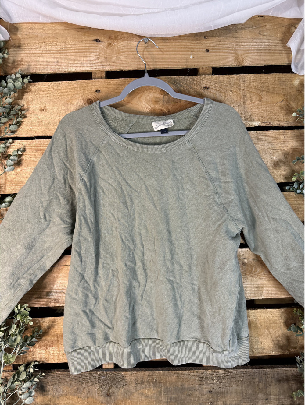 Universal Thread Women's Green Cotton crewneck Size L